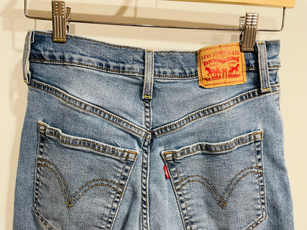Jeans Levi - joli thorax droit à la cheville - Taille 28