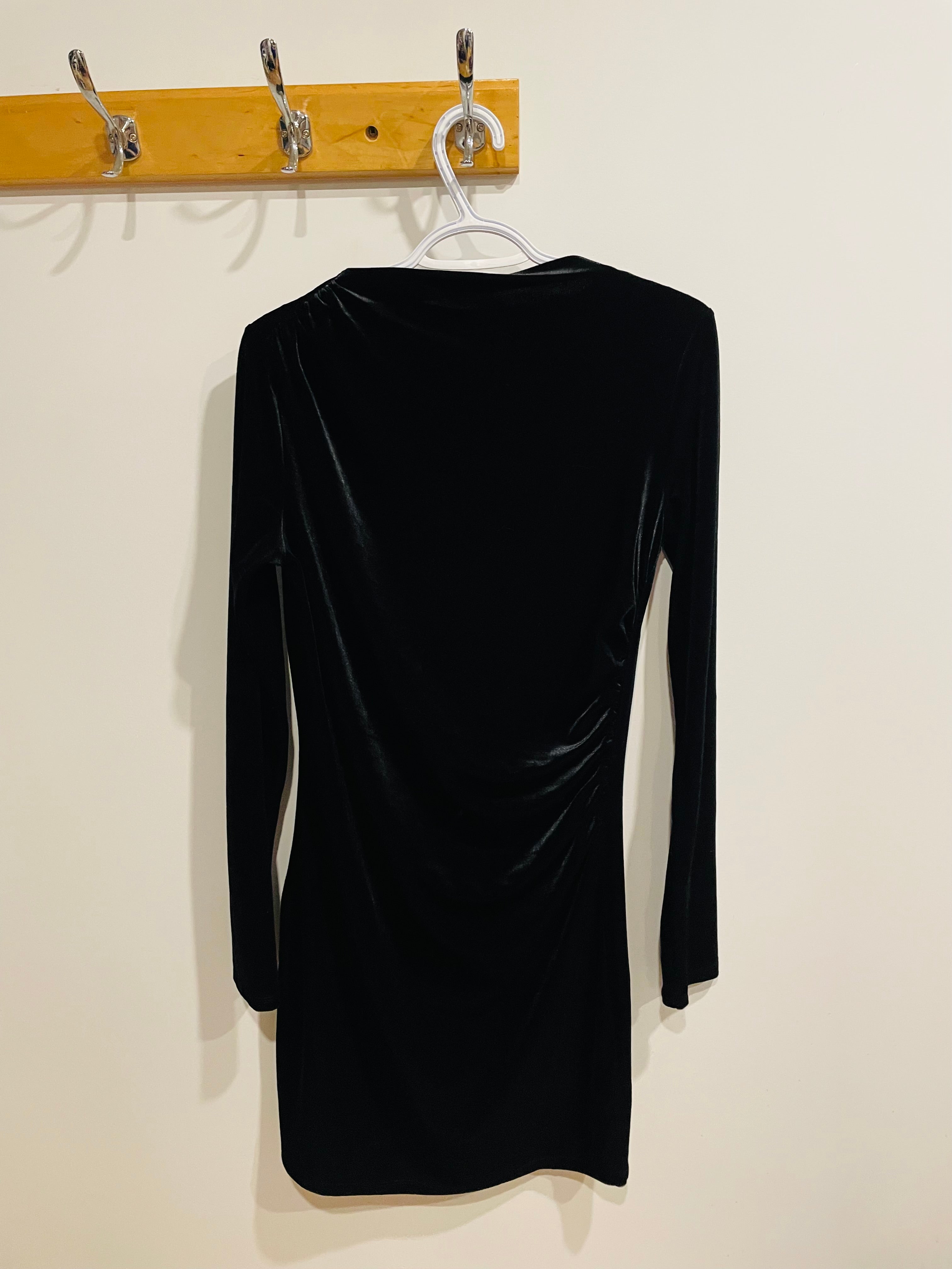 Black velvet dress - H&M (new)