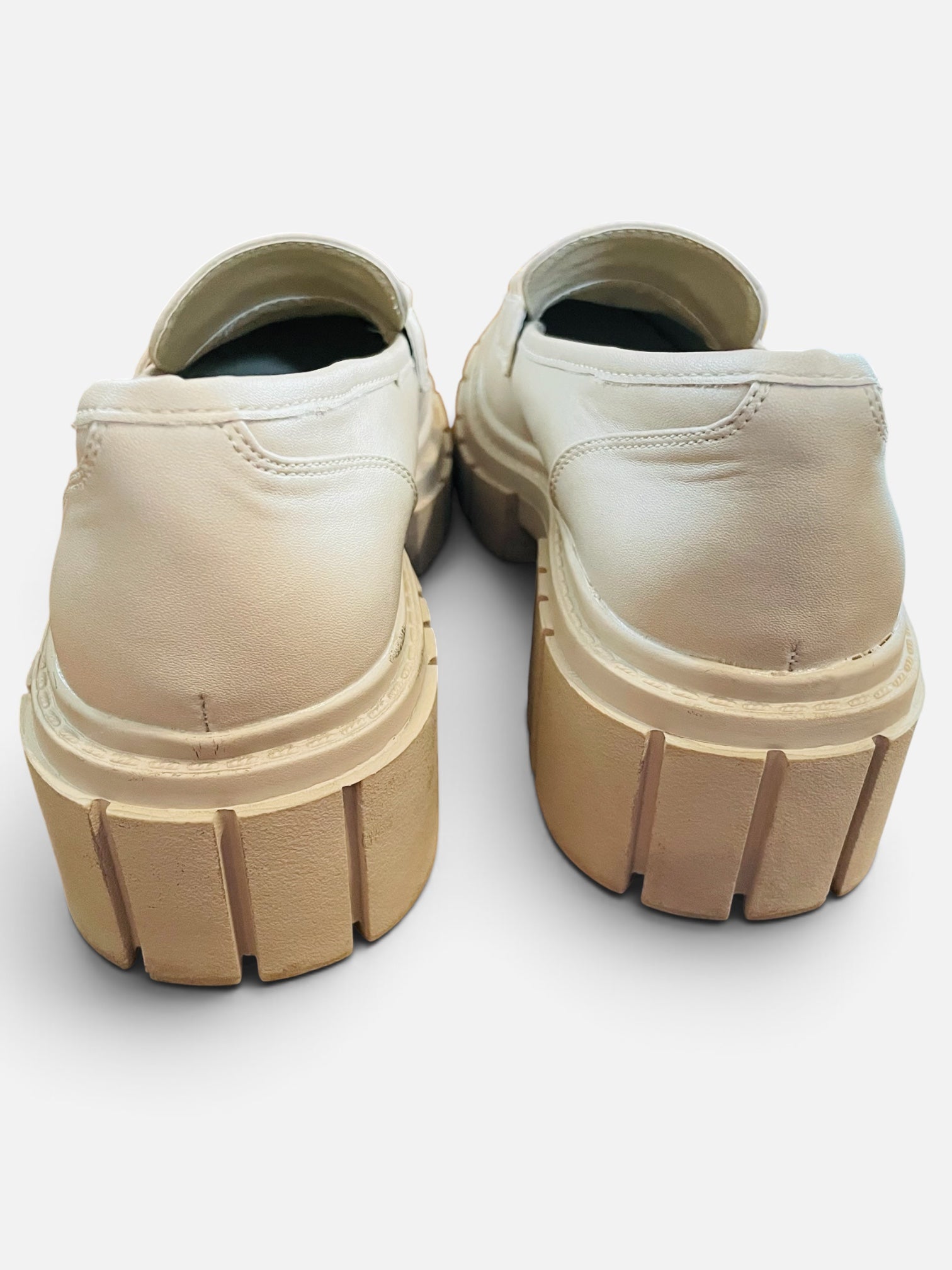 Souliers beige / Steve Madden / taille 6