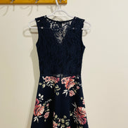 Robe courte fleurs & dentelles - Streetwear Society taille Small