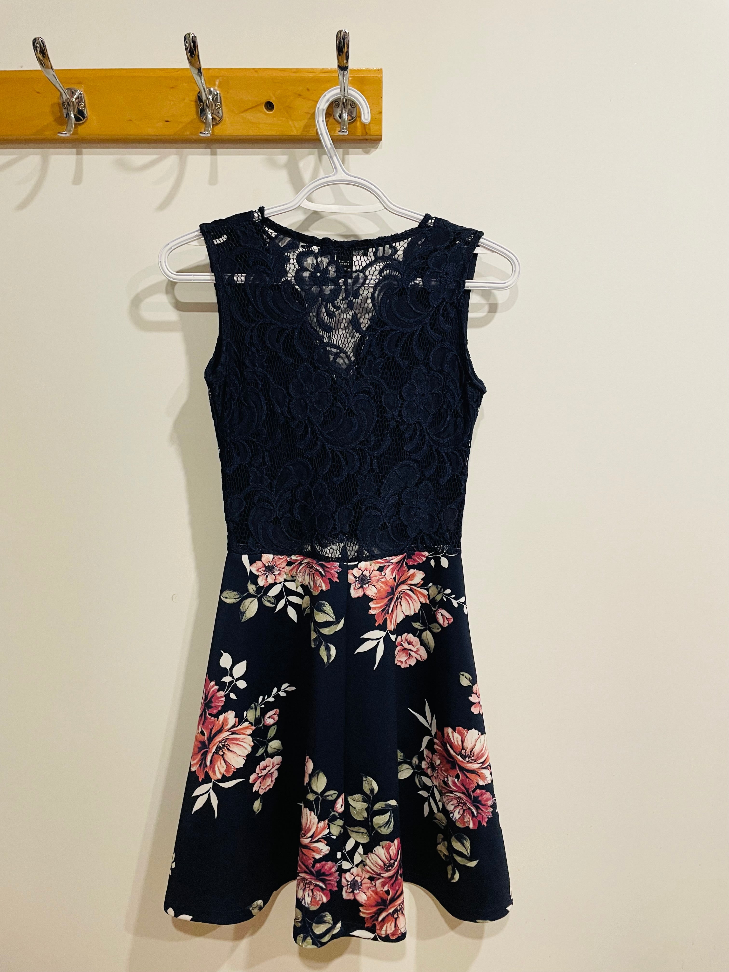 Robe courte fleurs & dentelles - Streetwear Society taille Small