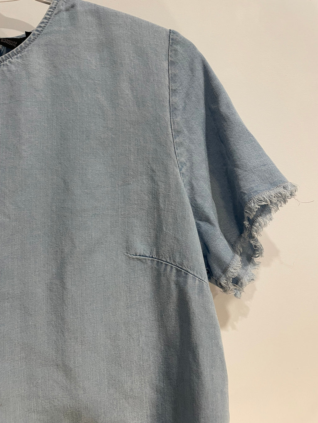 Chandail jeans souple, manches et bas effilochés / Icône simons/ Taille medium