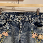 Jeans 3/4 broderies florales / aspect délavé / Suko Jeans / taille 4