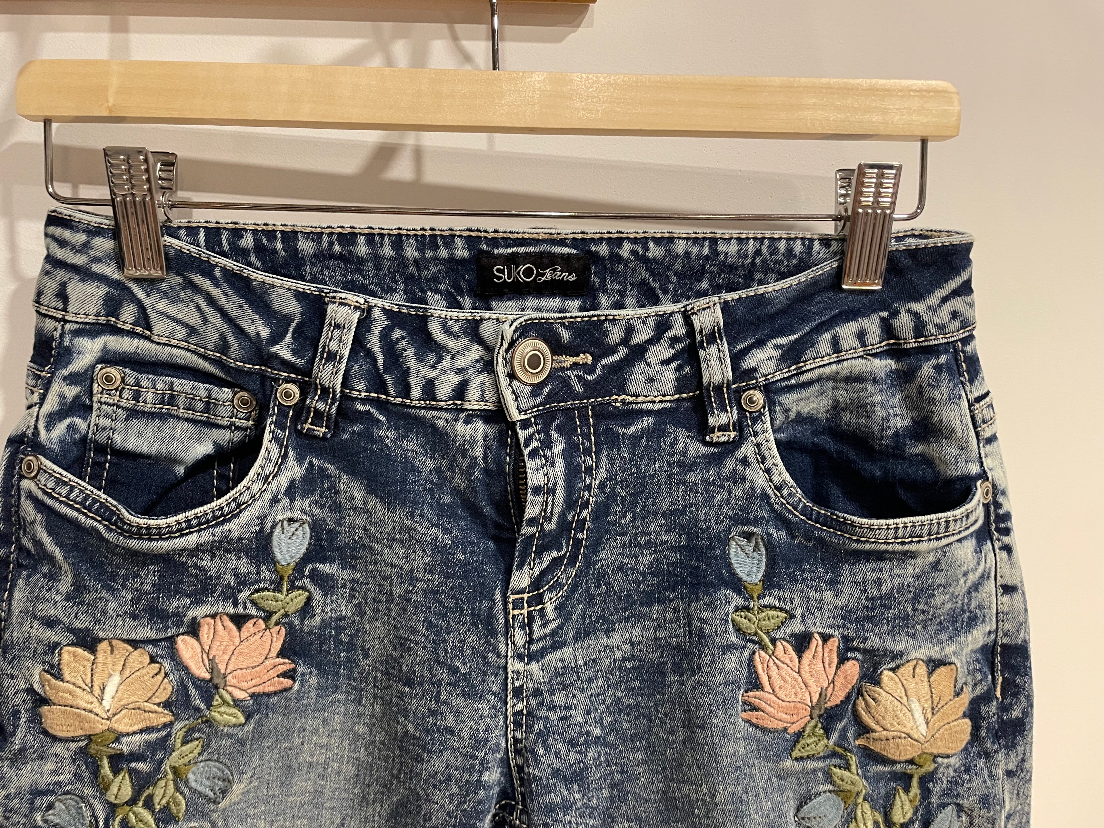 Jeans 3/4 broderies florales / aspect délavé / Suko Jeans / taille 4