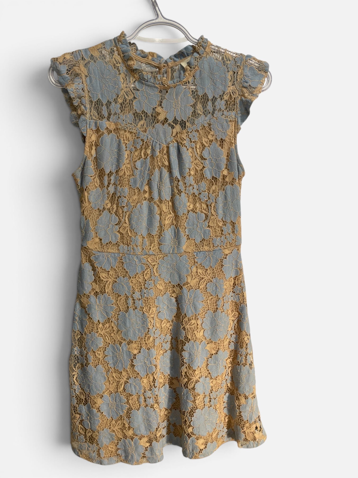 Robe courte, sans manches, bleue et beige, tissus dentelle/ Monteau / taille médium