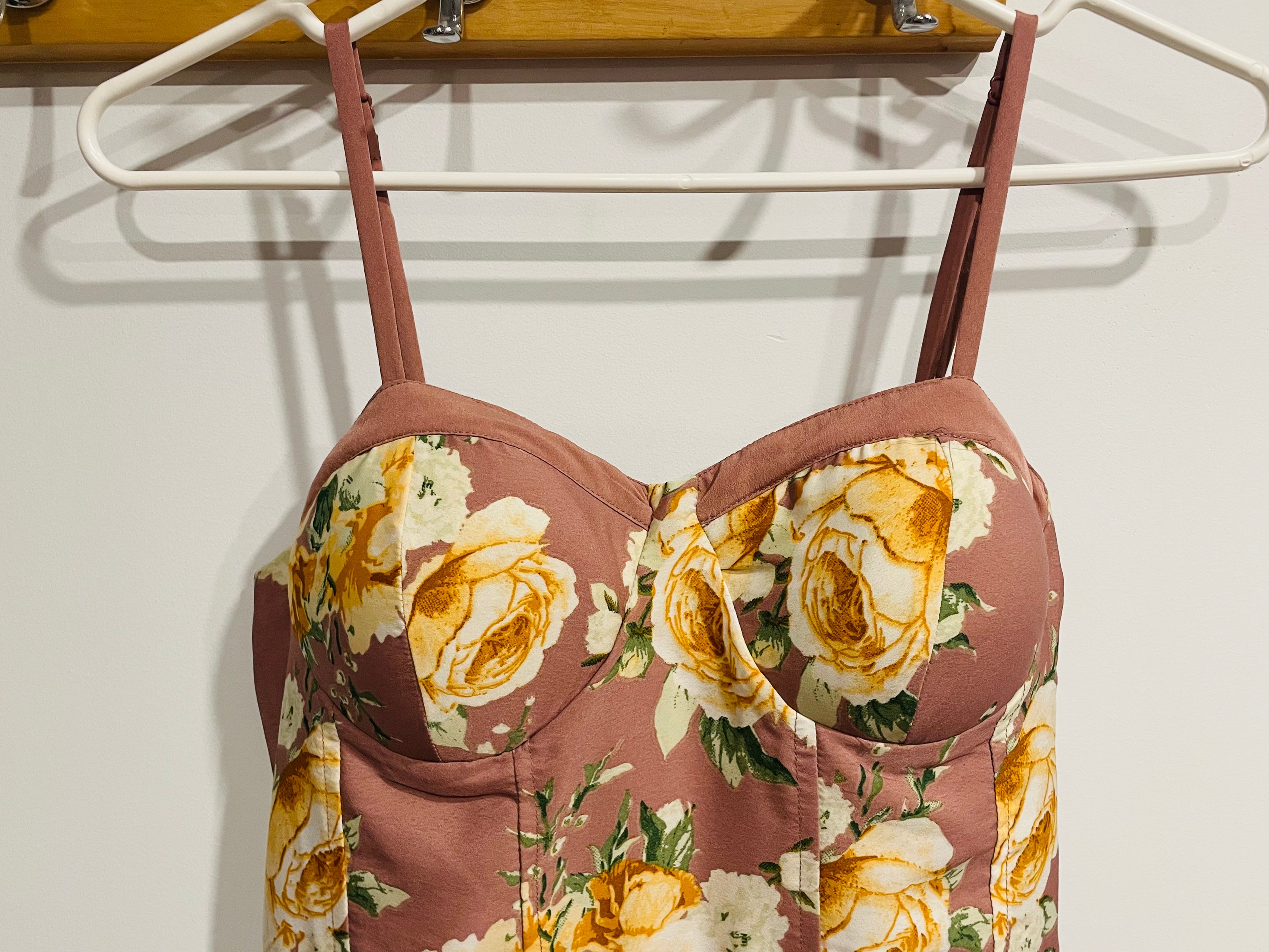 Robe longue florale rose mauve - imprimé roses jaunes - bretelles fines - style bohème été - Taille Medium