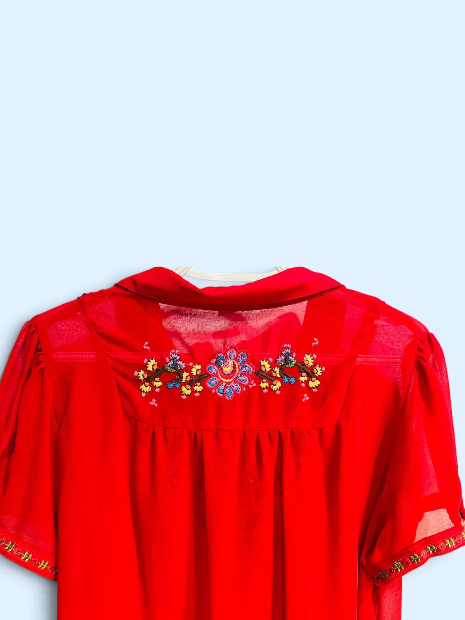 Blouse rouge et broderies manches courtes / Paragon / taille XL