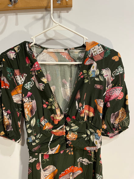 Robe verte motifs champignons, manches courtes bouffantes / Lez a Lez / Taille small