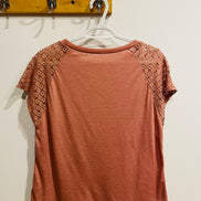 Haut rose terracotta - empiècements dentelle crochet - encolure ronde - manches courtes - Shein - Taille Large