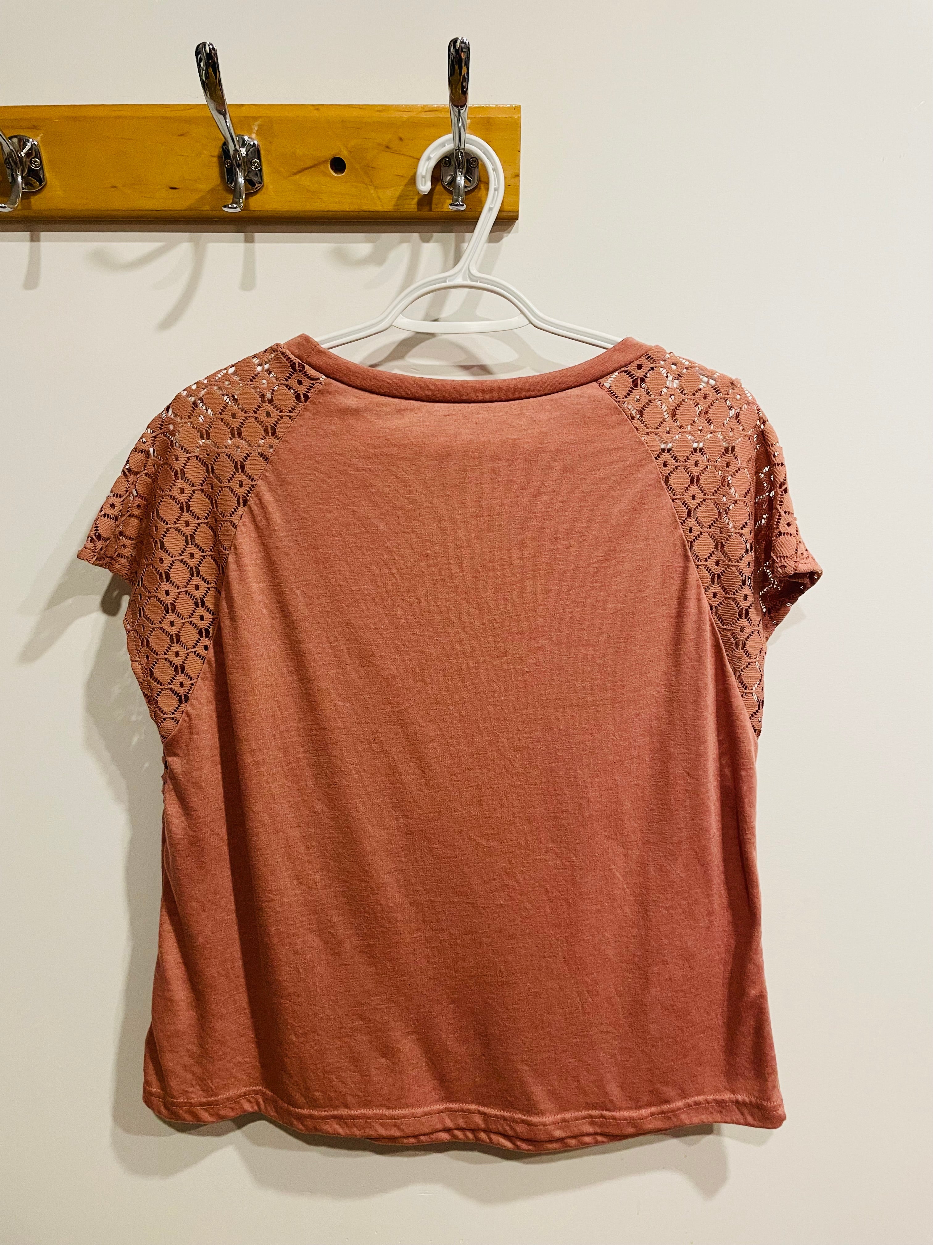 Haut rose terracotta - empiècements dentelle crochet - encolure ronde - manches courtes - Shein - Taille Large