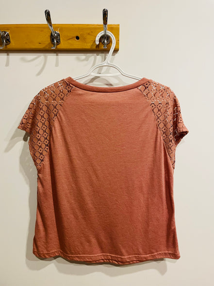 Haut rose terracotta - empiècements dentelle crochet - encolure ronde - manches courtes - Shein - Taille Large