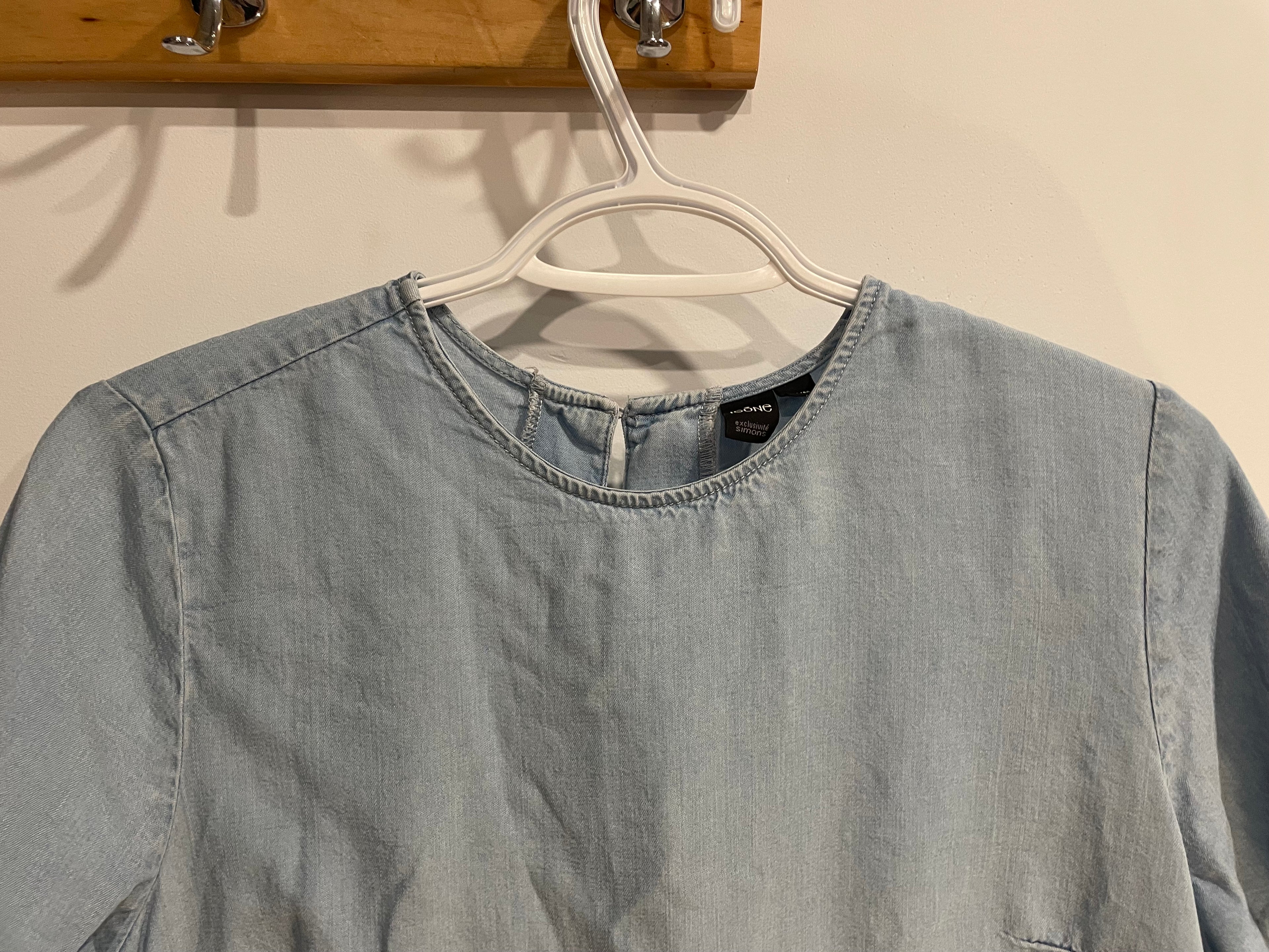 Chandail jeans souple, manches et bas effilochés / Icône simons/ Taille medium
