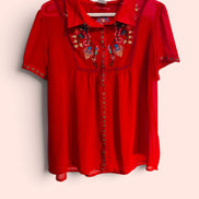 Blouse rouge et broderies manches courtes / Paragon / taille XL