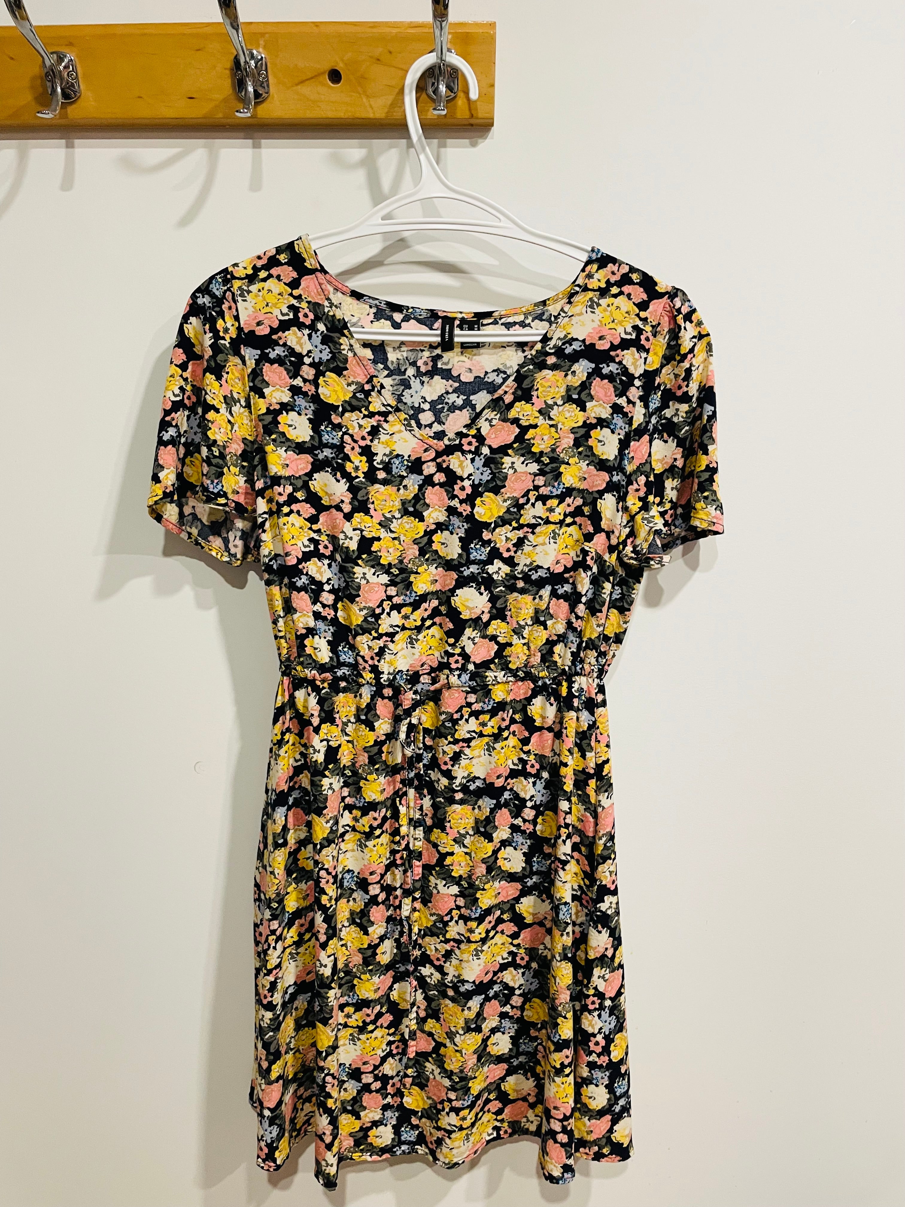 Robe courte fleurie - Vero Moda - Taille Medium