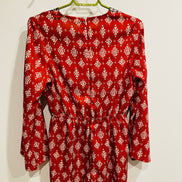 Jumpsuit rouge Parisian - imprimé géométrique - col V brodé - manches longues - Grandeur 12