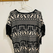 T shirt avec franges aux manches / taille Small