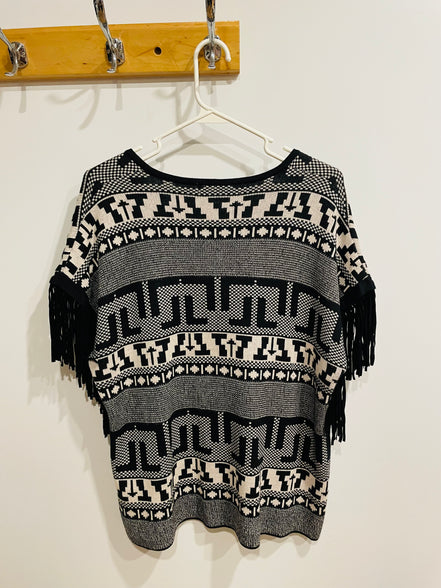 T shirt avec franges aux manches / taille Small