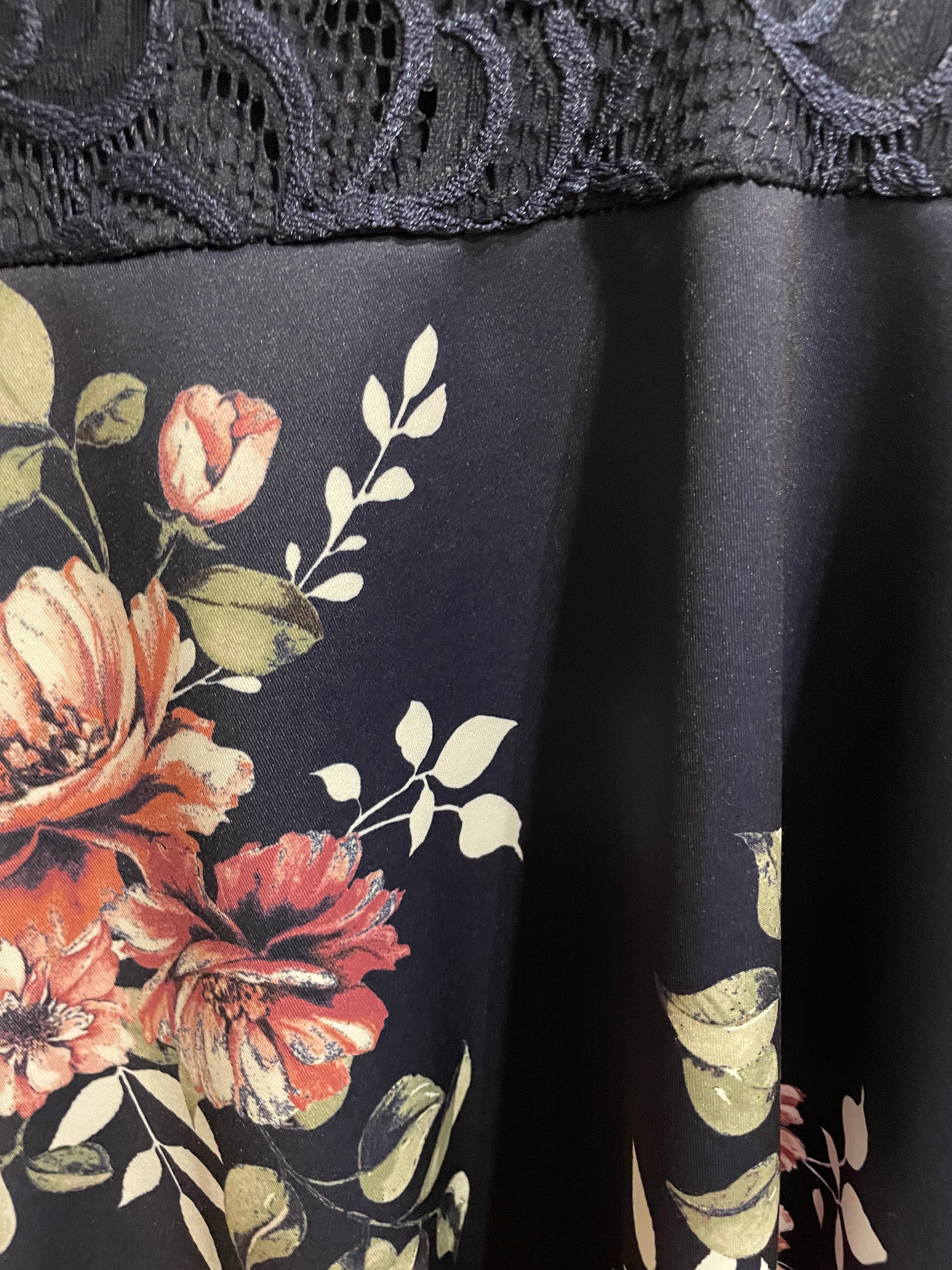 Robe courte fleurs & dentelles - Streetwear Society taille Small
