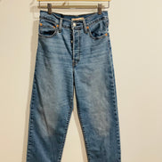 Jeans Levi - joli thorax droit à la cheville - Taille 28