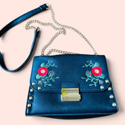 Petit sac cuir noir et broderies florales / Topten
