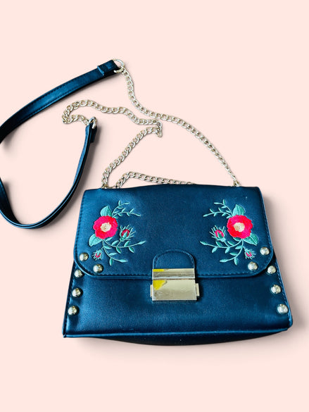 Petit sac cuir noir et broderies florales / Topten