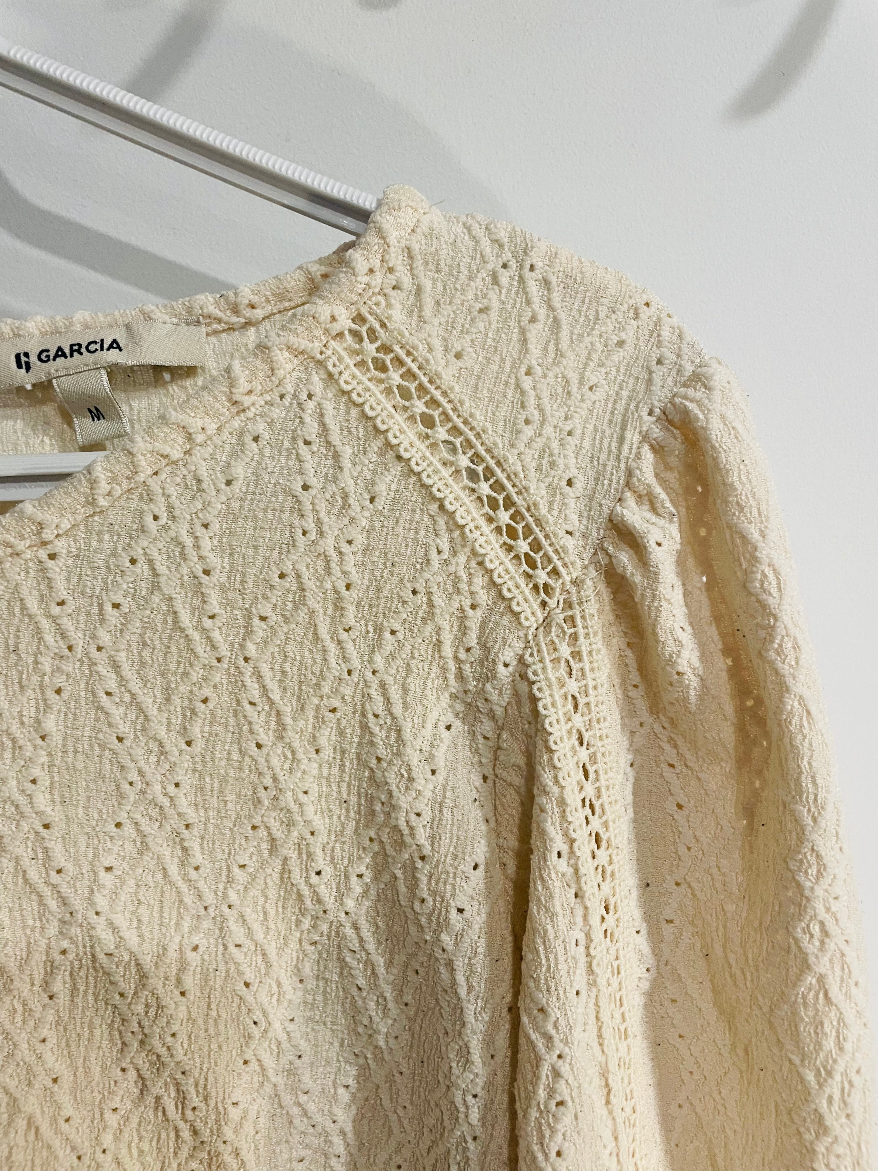 Haut beige manches longues, aspect dentelle/ Garcia / taille médium