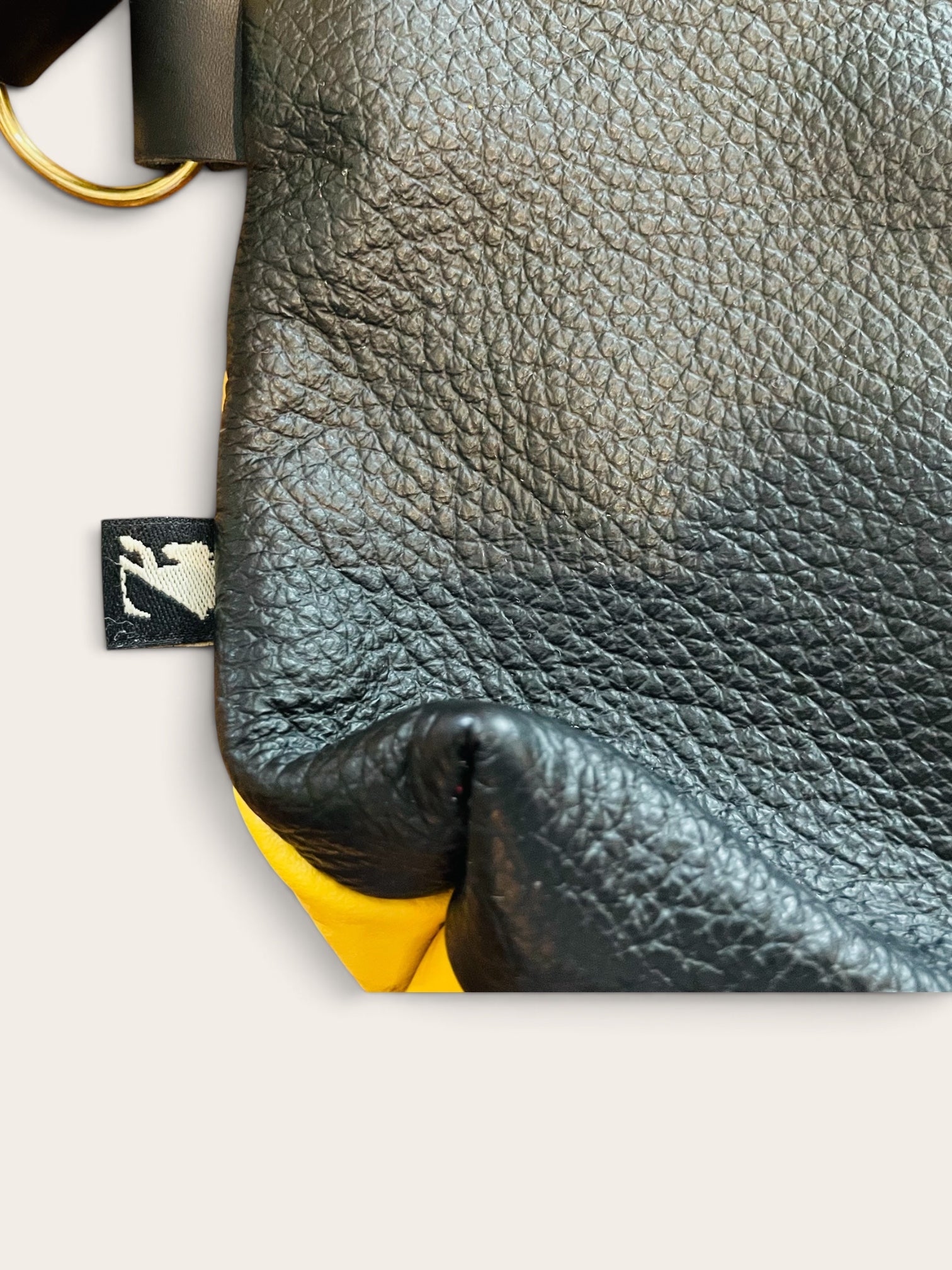 Sac cuir noir et jaune / Kazak