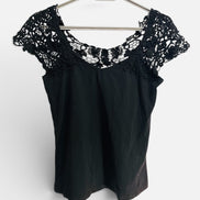 Haut sans manches noir avec dentelle / BPC / taille Small