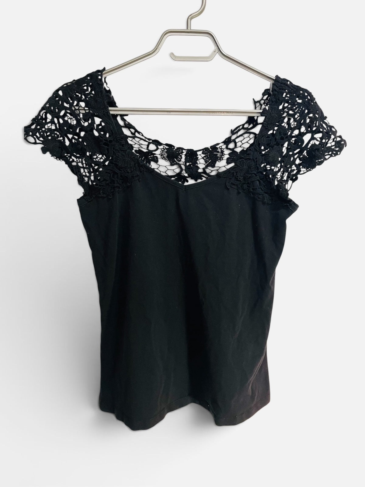 Haut sans manches noir avec dentelle / BPC / taille Small