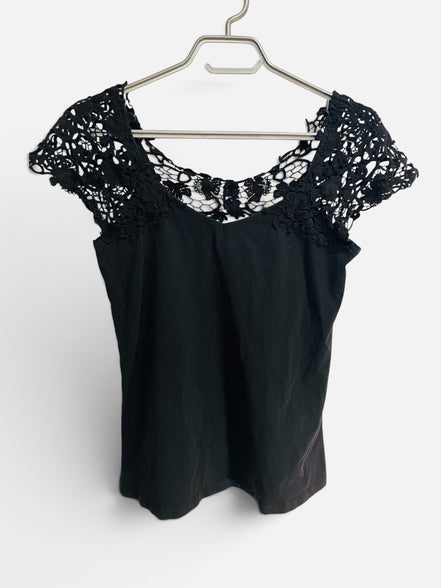 Haut sans manches noir avec dentelle / BPC / taille Small