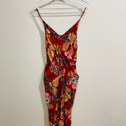 Jumpsuit Ananas Banana - rouge fleurie - col portefeuille et bretelles ajustables - taille Médium