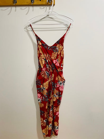 Jumpsuit Ananas Banana - rouge fleurie - col portefeuille et bretelles ajustables - taille Médium