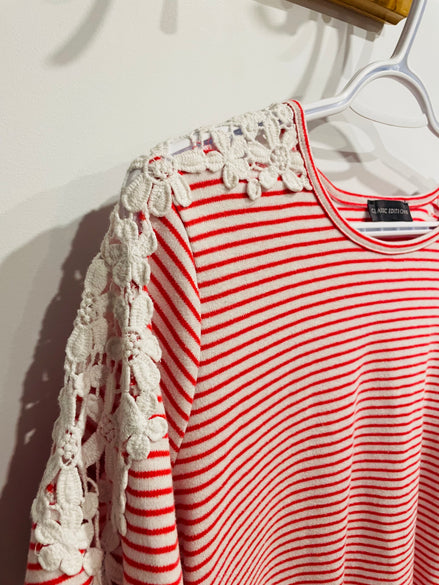 T shirt vintage rayé et manches dentelles / taille médium