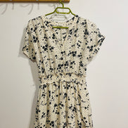 Robe blanche fleurs noires - Medium - bien lire description