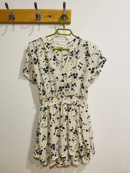 Robe blanche fleurs noires - Medium - bien lire description
