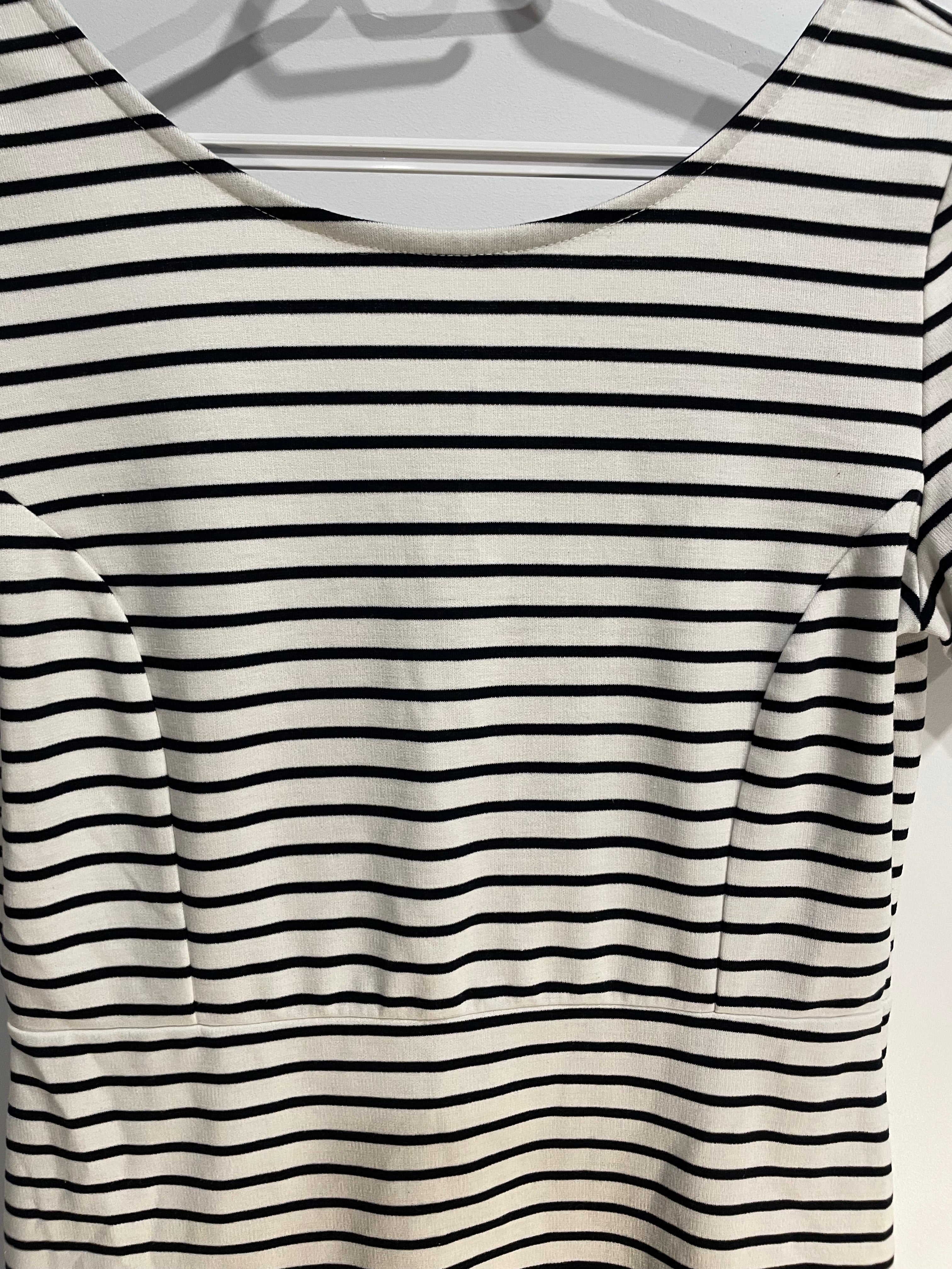 Robe rayée noire et blanche / Banana Republic / Taille 6p