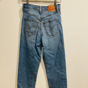Jeans Levi - joli thorax droit à la cheville - Taille 28