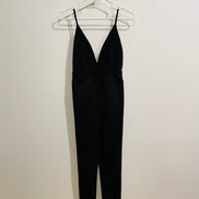 Jumpsuit noir a devant plongeant et a dos nu - Revamped - taille Small