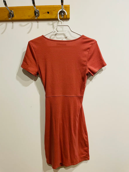 Robe rayée rose - ventre ouvert - Abercrombie & Fitch - Taille Medium