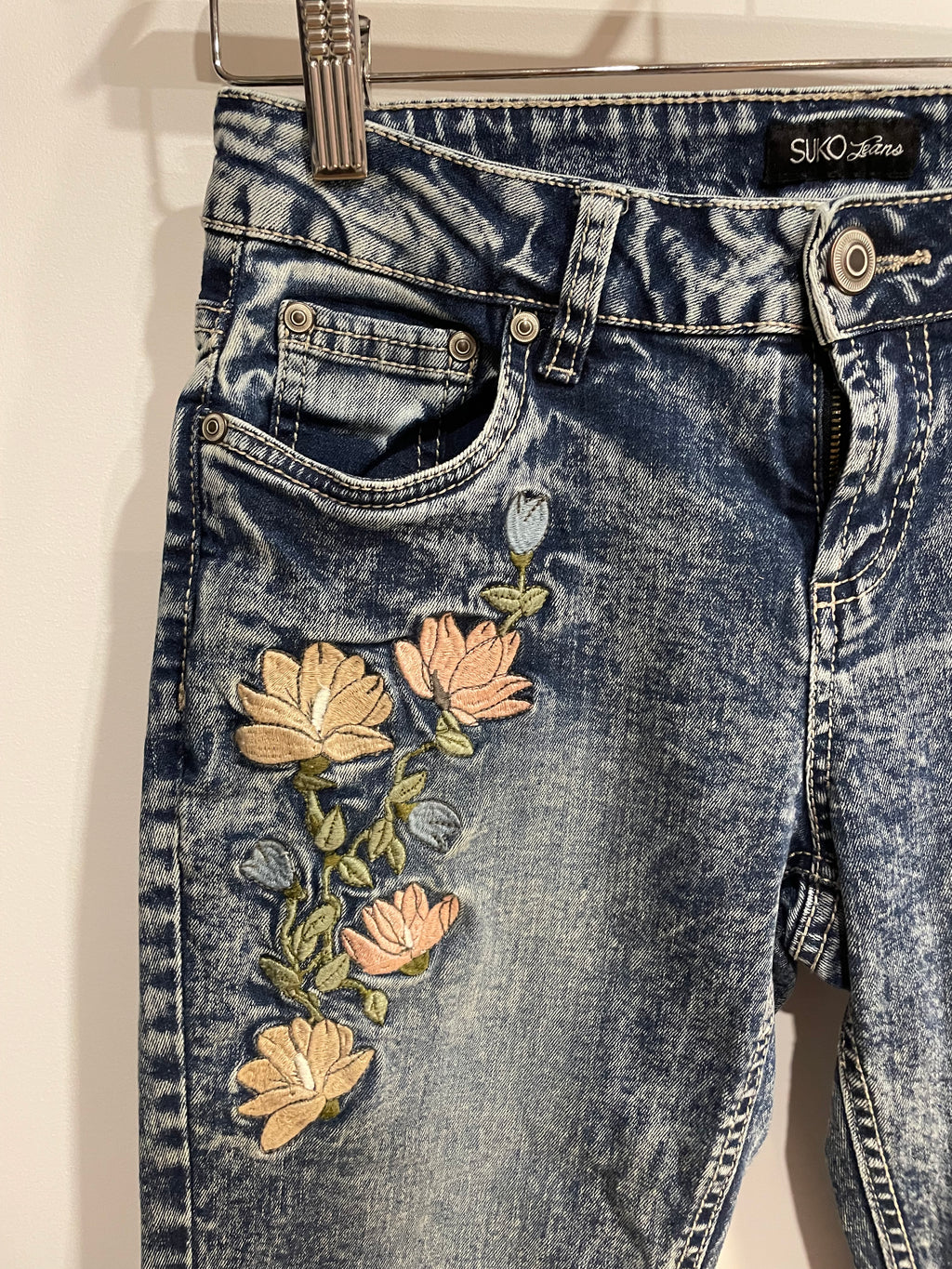 Jeans 3/4 broderies florales / aspect délavé / Suko Jeans / taille 4