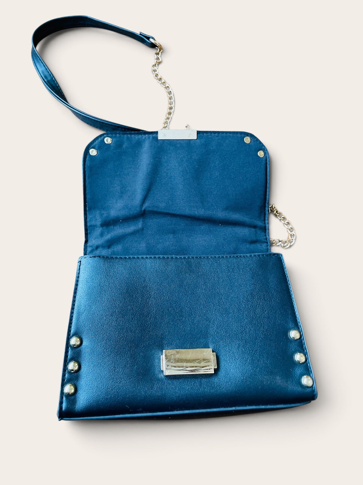 Petit sac cuir noir et broderies florales / Topten
