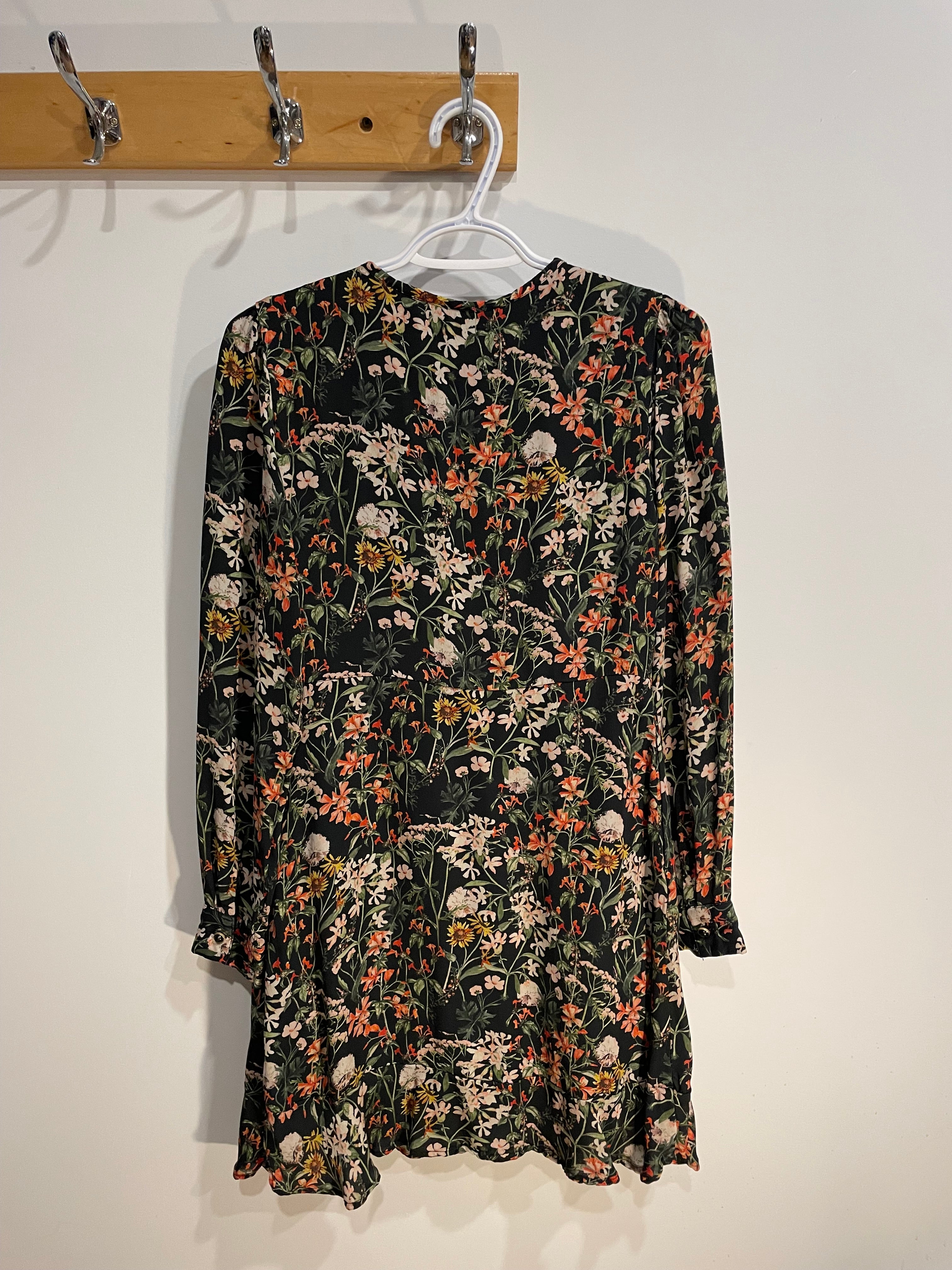 Robe noire et fleurie, courte, manches longues / Scotch & Soda / Taille small