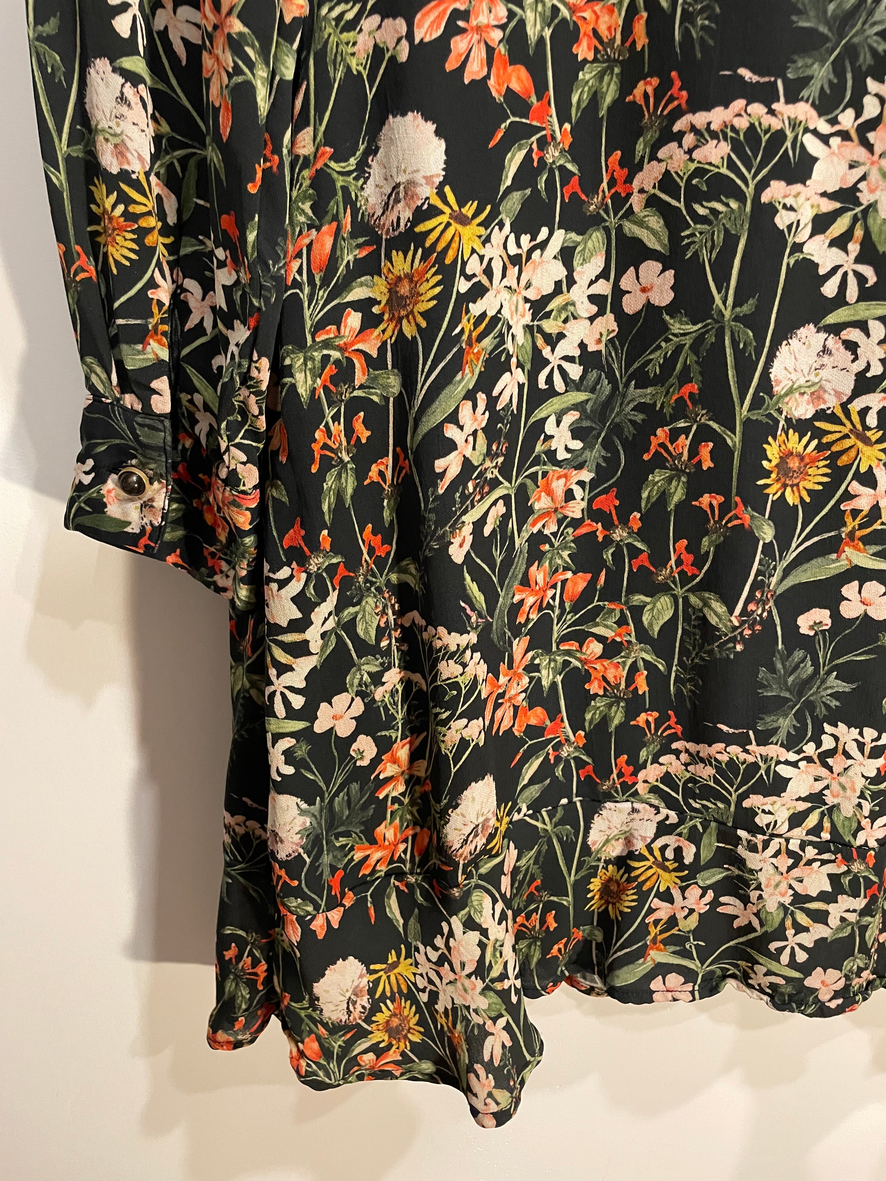 Robe noire et fleurie, courte, manches longues / Scotch & Soda / Taille small