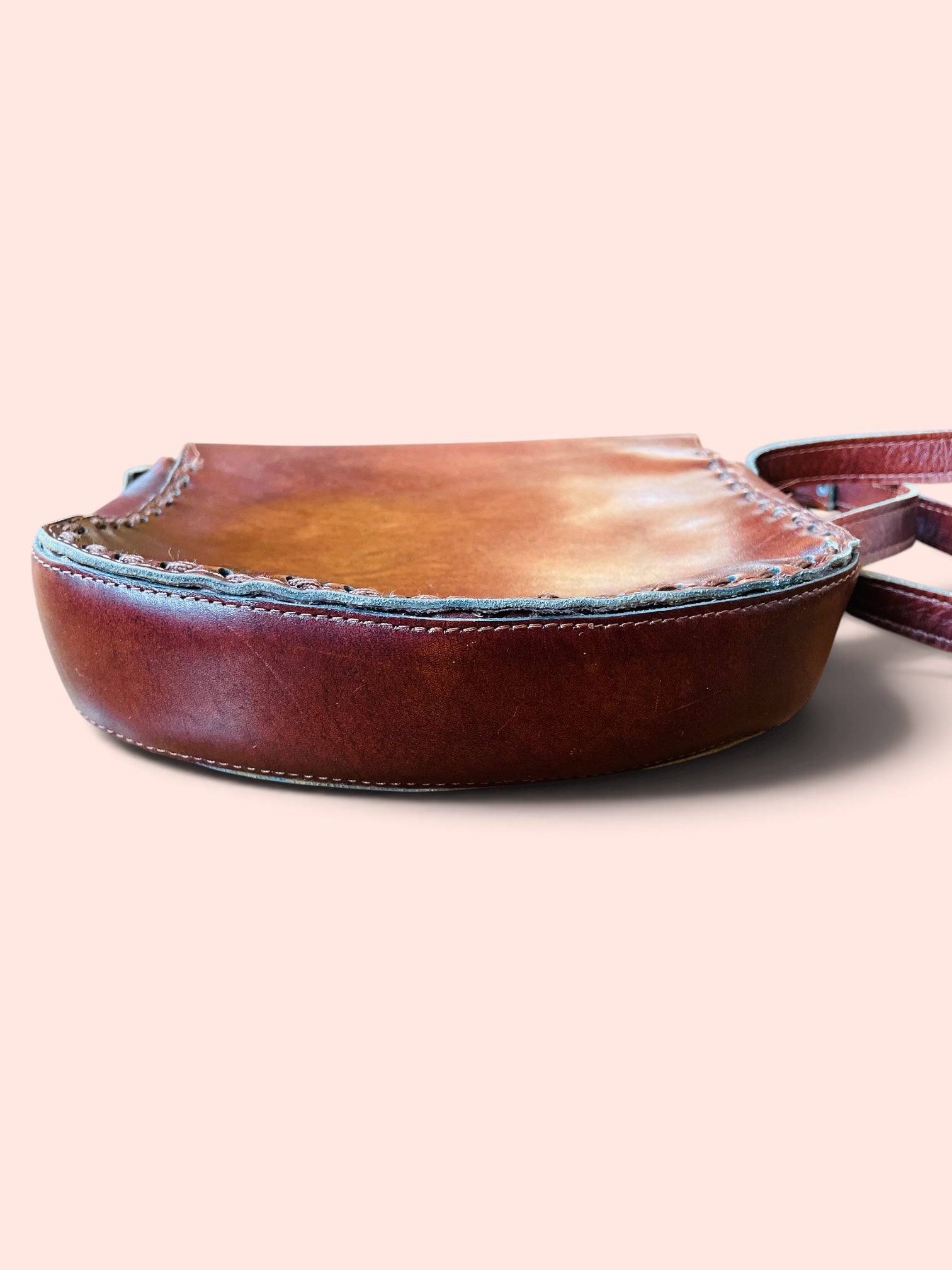 Sacoche cuir et broderie western