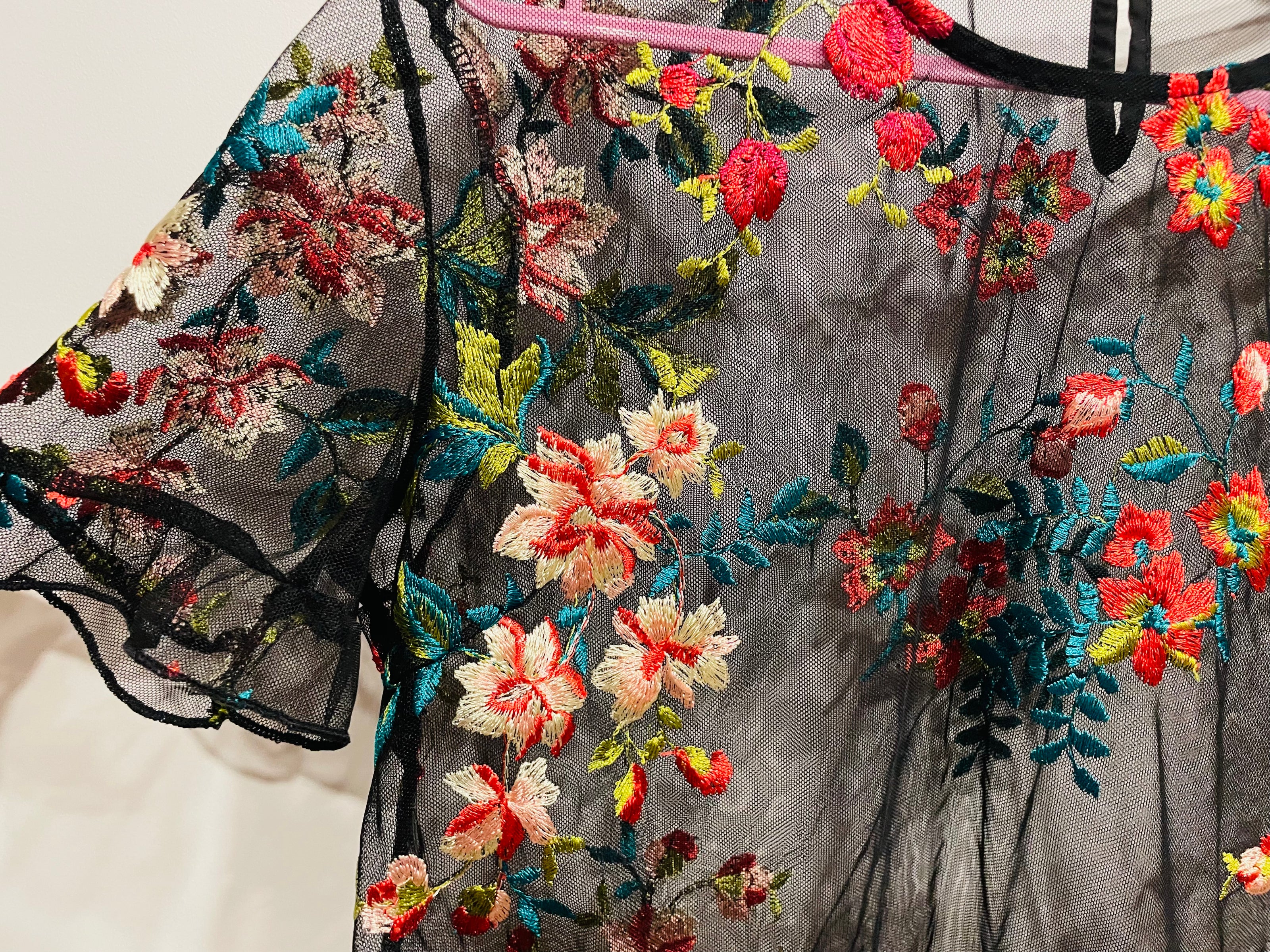 Crop top fleurs brodées - taille Small à Medium