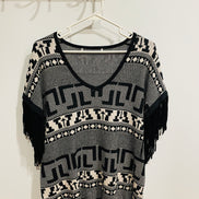 T shirt avec franges aux manches / taille Small