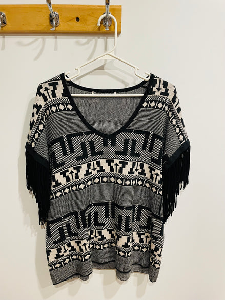 T shirt avec franges aux manches / taille Small