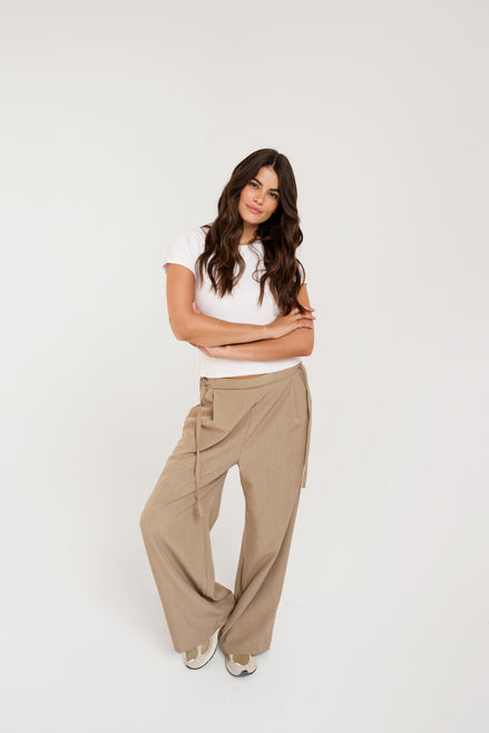Lacey beige trousers - Daily Story