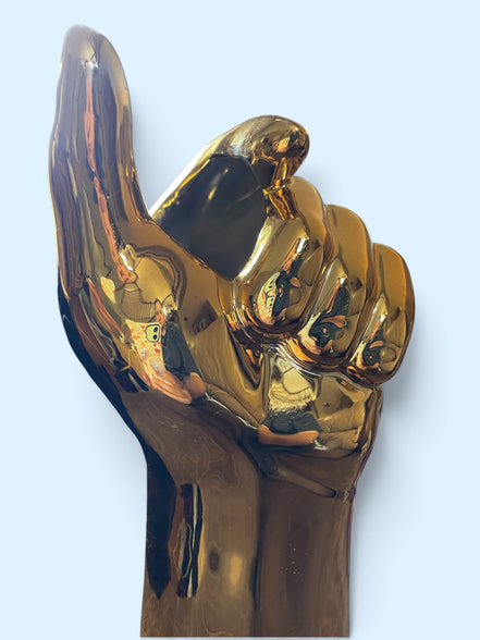 Vase main or