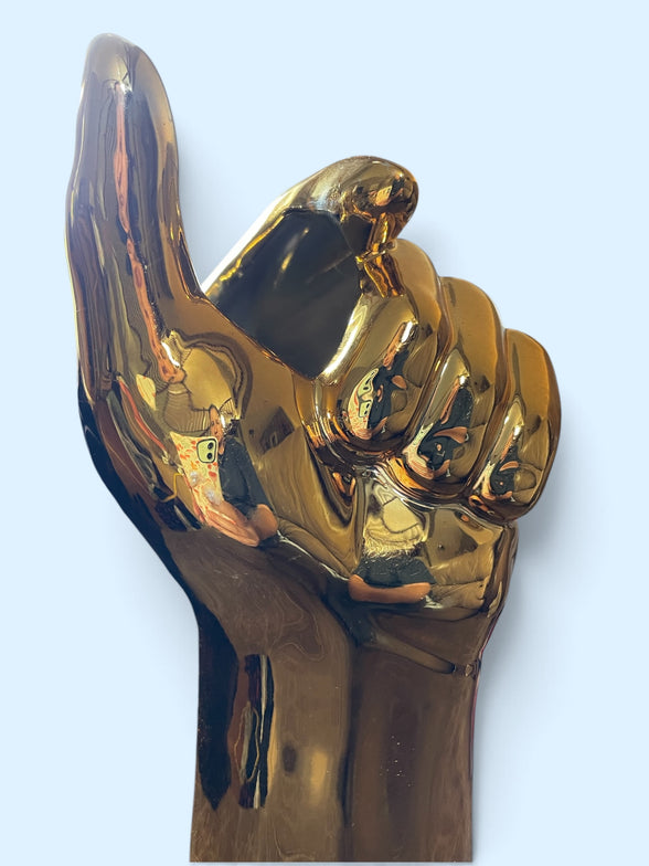 Vase main or